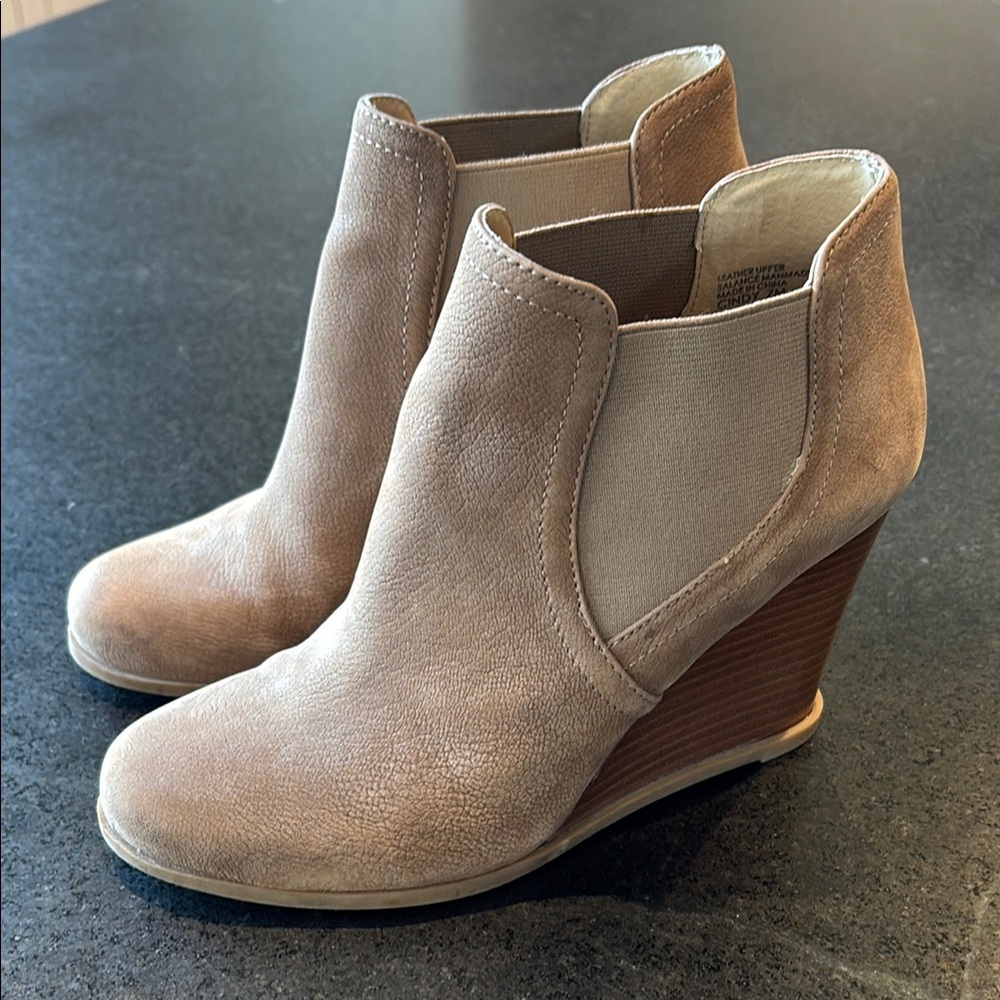 Women's Tan Wedge Ankle Boots